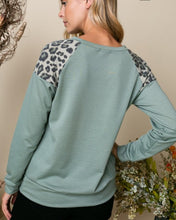 Load image into Gallery viewer, French Terry Cheetah Print Top