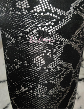 Load image into Gallery viewer, Fleece Lined Snake Print Leggings