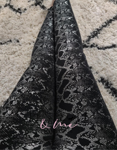 Load image into Gallery viewer, Fleece Lined Snake Print Leggings