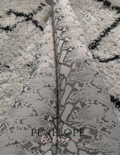 Load image into Gallery viewer, Fleece Lined Snake Print Leggings