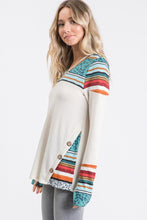 Load image into Gallery viewer, CASHMERE KNIT SWEATER WITH CONTRAST.
