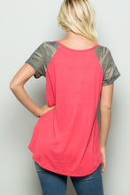 Load image into Gallery viewer, SHORT SLEEVE CAMO PRINT CONTRAST TOP
