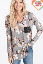 Load image into Gallery viewer, PLUS SIZE FLORAL TOP WITH BLACK SEQUINS POCKET
